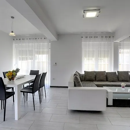 Ferienhaus Lara 2 Ližnjan