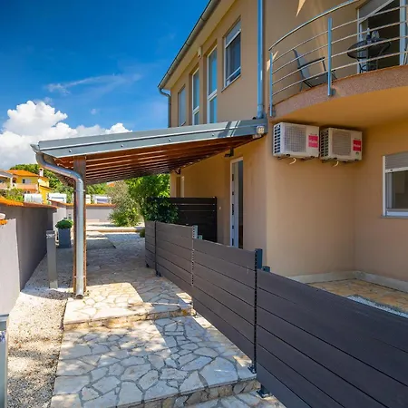 Lara 2 Ferienhaus *