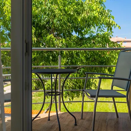 Lara 2 빌라 Ližnjan